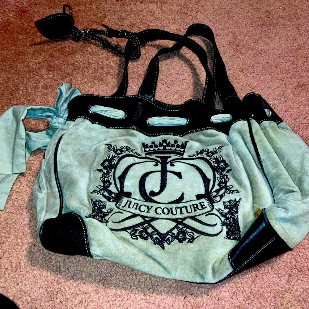 Beige juicy hand bag.